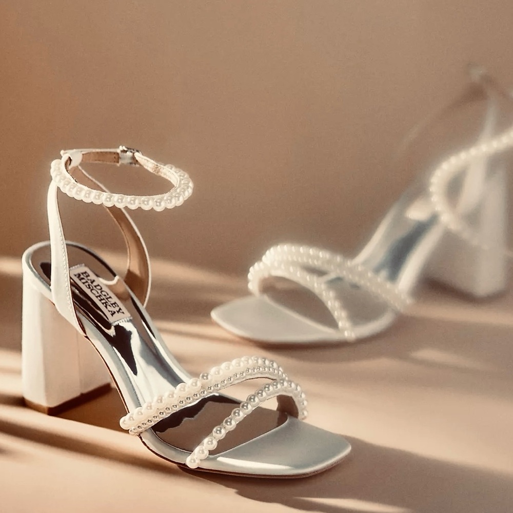 Badgley Mischka Feisty Pearl Block Heel Off White Cream Size 7